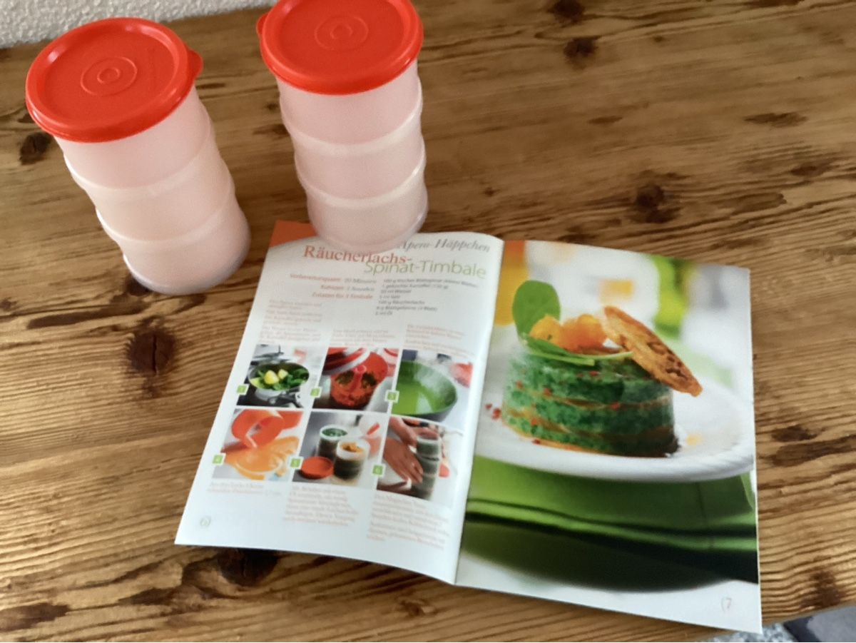 Tupperware Contenitori & Simili: Tupperware Magischer Turm, Stabelei, mit Rezeptheft – Usato da Wassen UR venduto da SABDOM 1