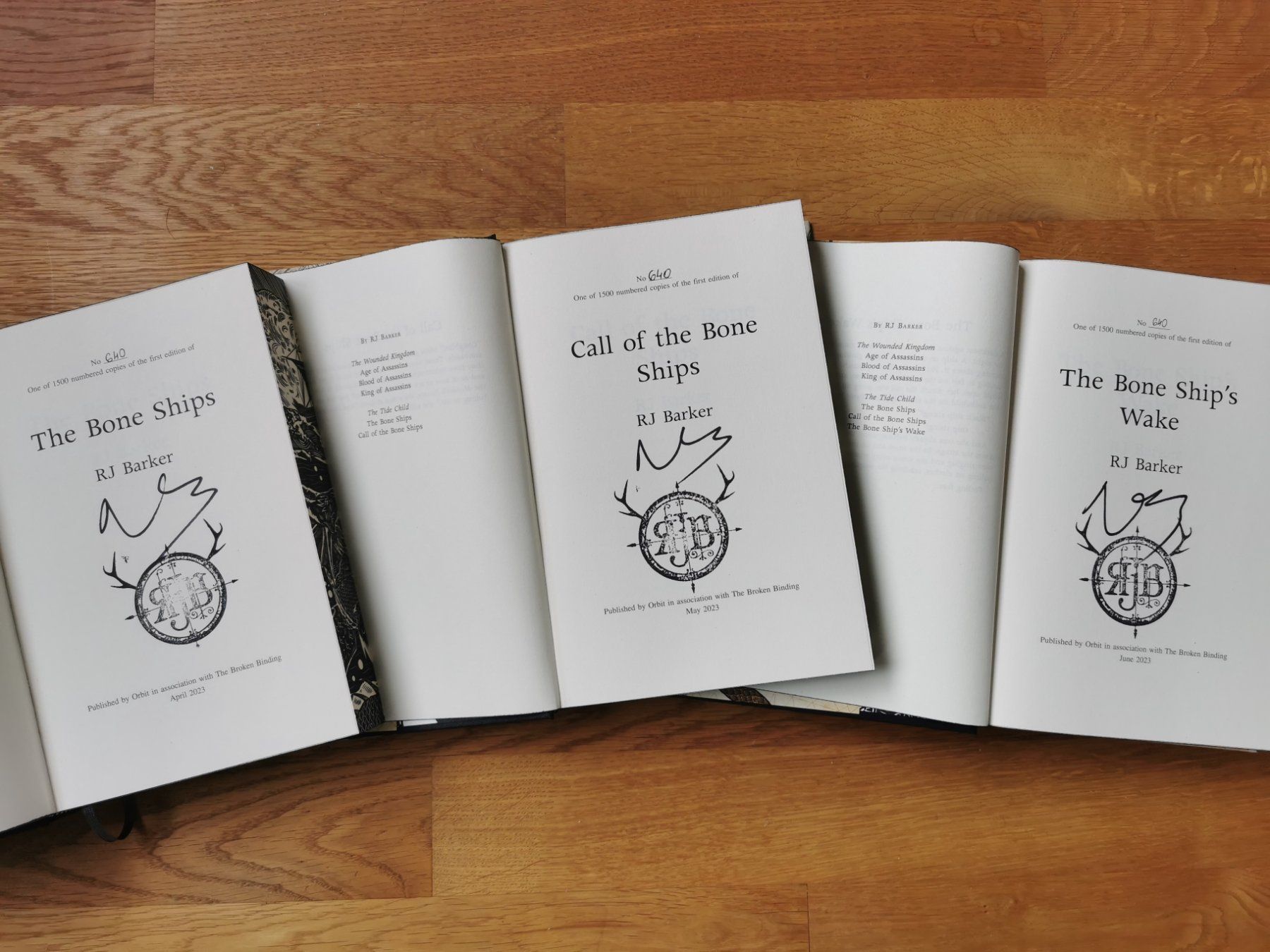 Libri: The Tide Child Trilogy - Limited Edition The Broken Binding – Usato da Veytaux venduto da lelivreouvert 2