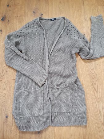 Olivgrüner Strickmantel mit Nieten, Grösse M