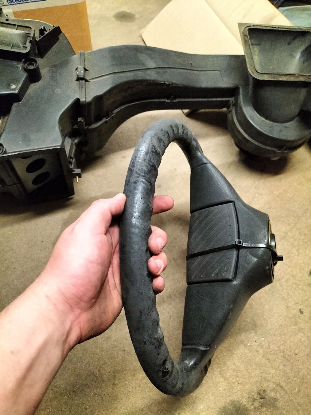 VW Tutti pezzi di ricambio auto: VW Golf 2 Lenkrad – Usato da Montlingen venduto da Cram88 1