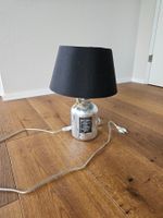 Dekorative Tisch-/Nachttischlampe im Whiskyflaschen-Stil
