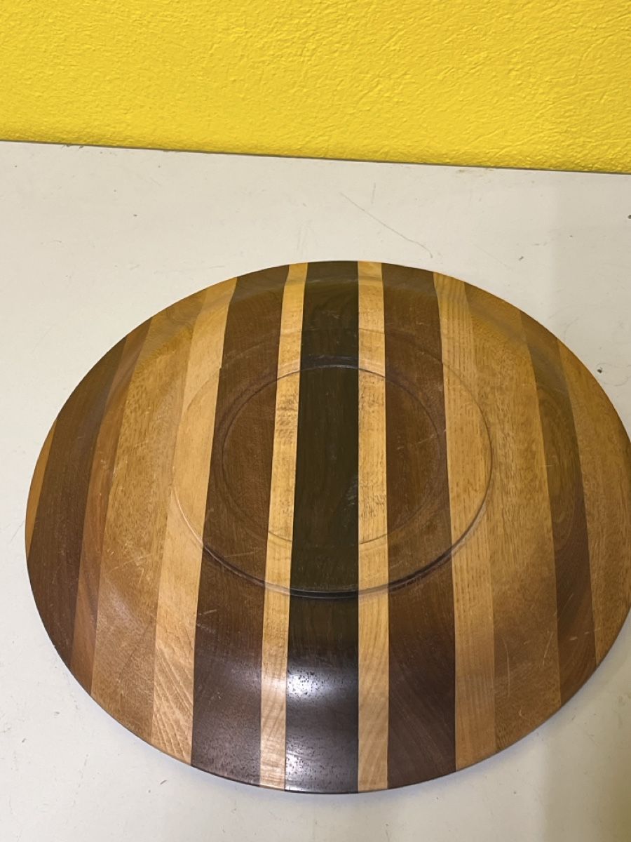 Servierplatten: Schöne Holzschale gestreift  – Gebraucht aus Niederurnen von gebrauchtbrauchbar 1