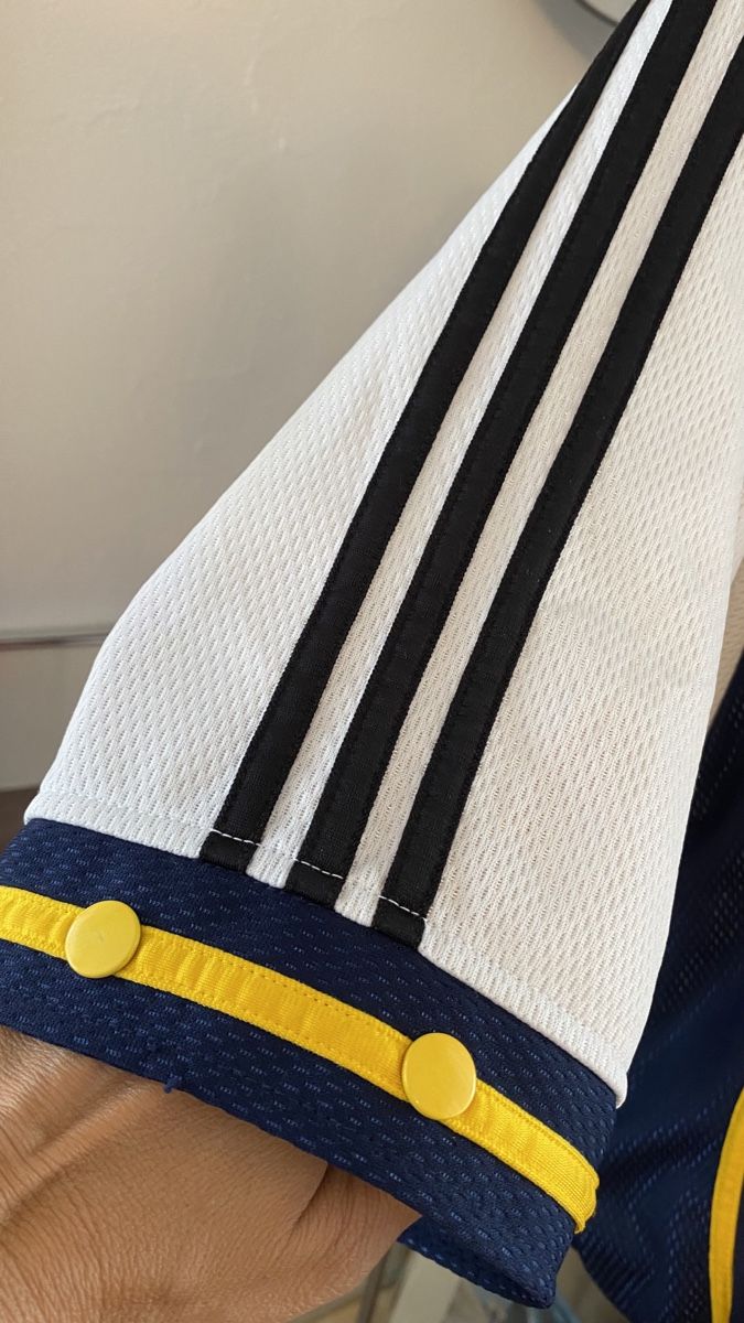Adidas Jacken: Vintage Adidas Jacke – Gebraucht aus Obfelden von tan_9lj9 9