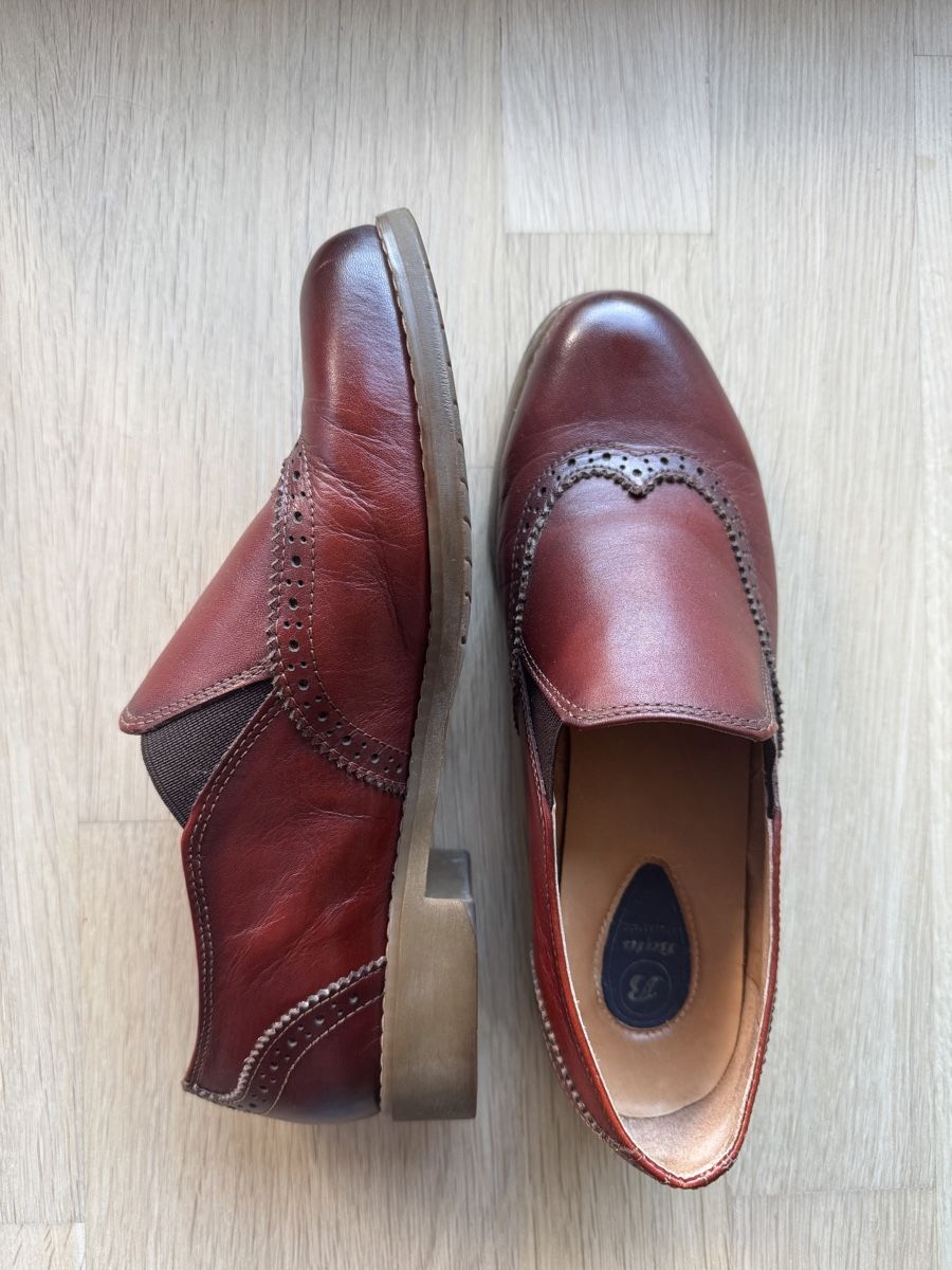 Damenschuhe: Bata Slip-on leather loafers with brogue detailing – Gebraucht aus Dübendorf von Lzz1224 1
