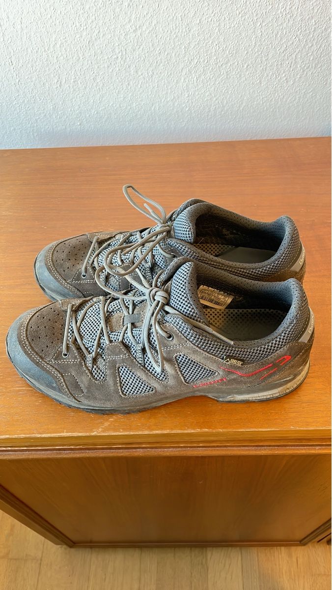 Lowa Scarpe da uomo: Lowa Gore-Tex Wanderschuhe Grösse 44 – Usato da Safnern venduto da mikru
