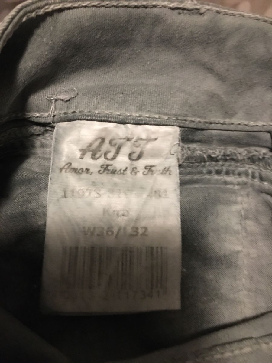 Pantaloni: Pantaloni da donna quasi nuovi – Usato da Schwyz venduto da Francesca54 2
