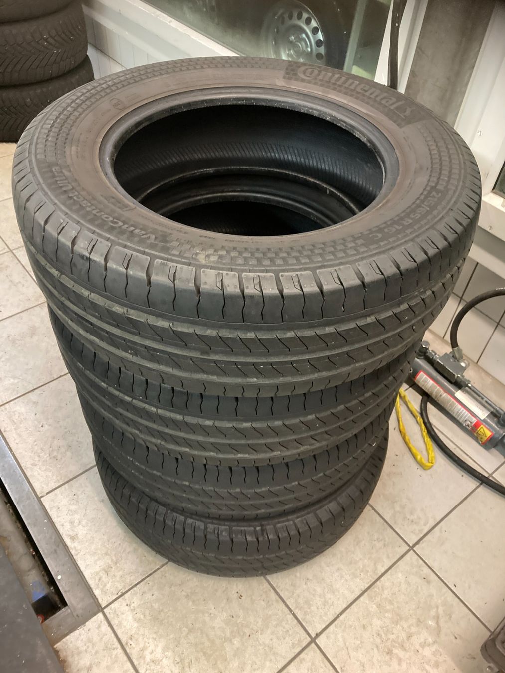 Continental Pneus & Kompletträder: 215/65R16 C Sommerpneu C Continental – Neu und originalverpackt aus Cham von WB2223