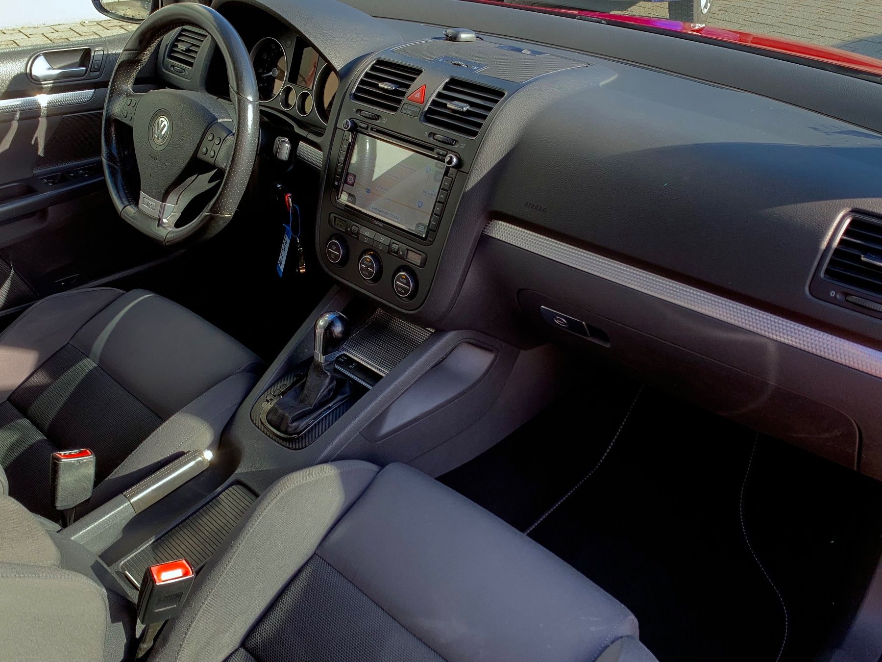 VW Automobili: VW Golf 5 R32 DSG – Usato da Rebstein venduto da Cache 7