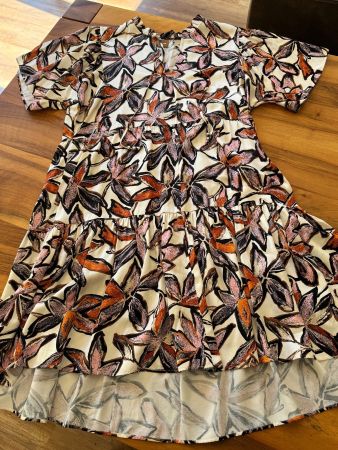 HUGO BOSS sommerliches Midikleid mit Blumenmuster, Gr.  38/M