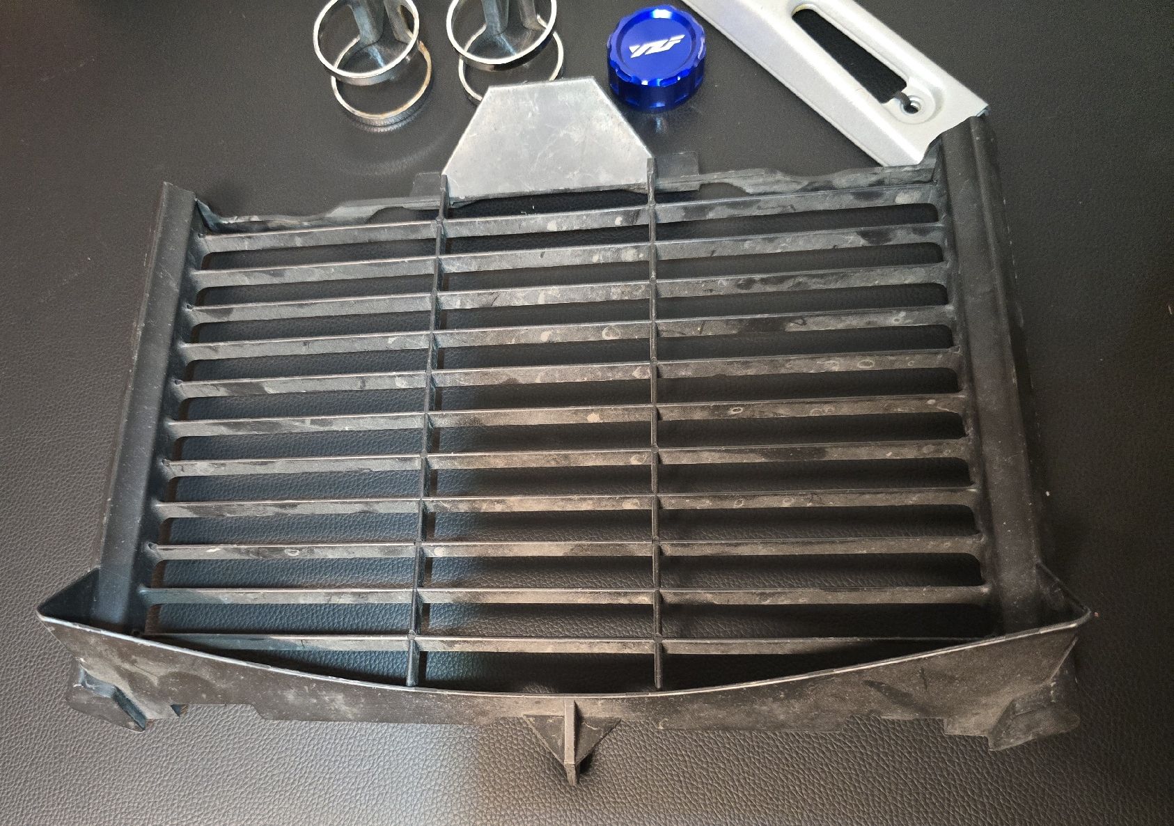 Yamaha Strada: Yamaha FZ6S Teilepaket – Usato da Wangs venduto da Restposten.Garage 2