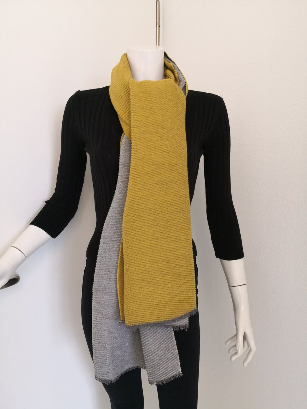 Foulard & Sciarpe: 🤩SCHAL GELB-GRAU DOUBLE-FACE – Usato da Olten venduto da Naja-Twins-Twins 7