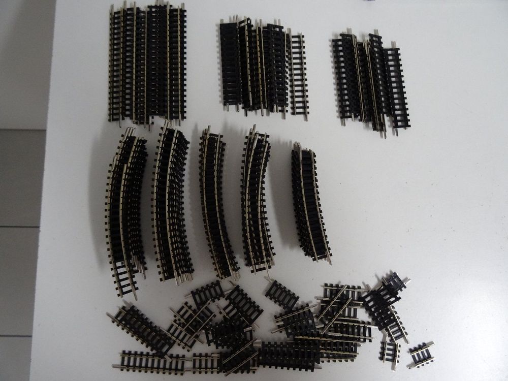 Lot De 2 Rails Droits Minitrix Avec Heurtoir Marron - Échelle N 1/160 - Occasion Très Bon état