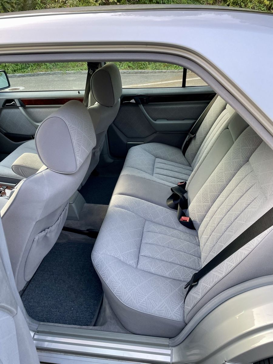 Mercedes-Benz Automobili: Mercedes-Benz E 280 W124 Mopf 2 – Usato da Luzern venduto da Domgjoni_Benz 6