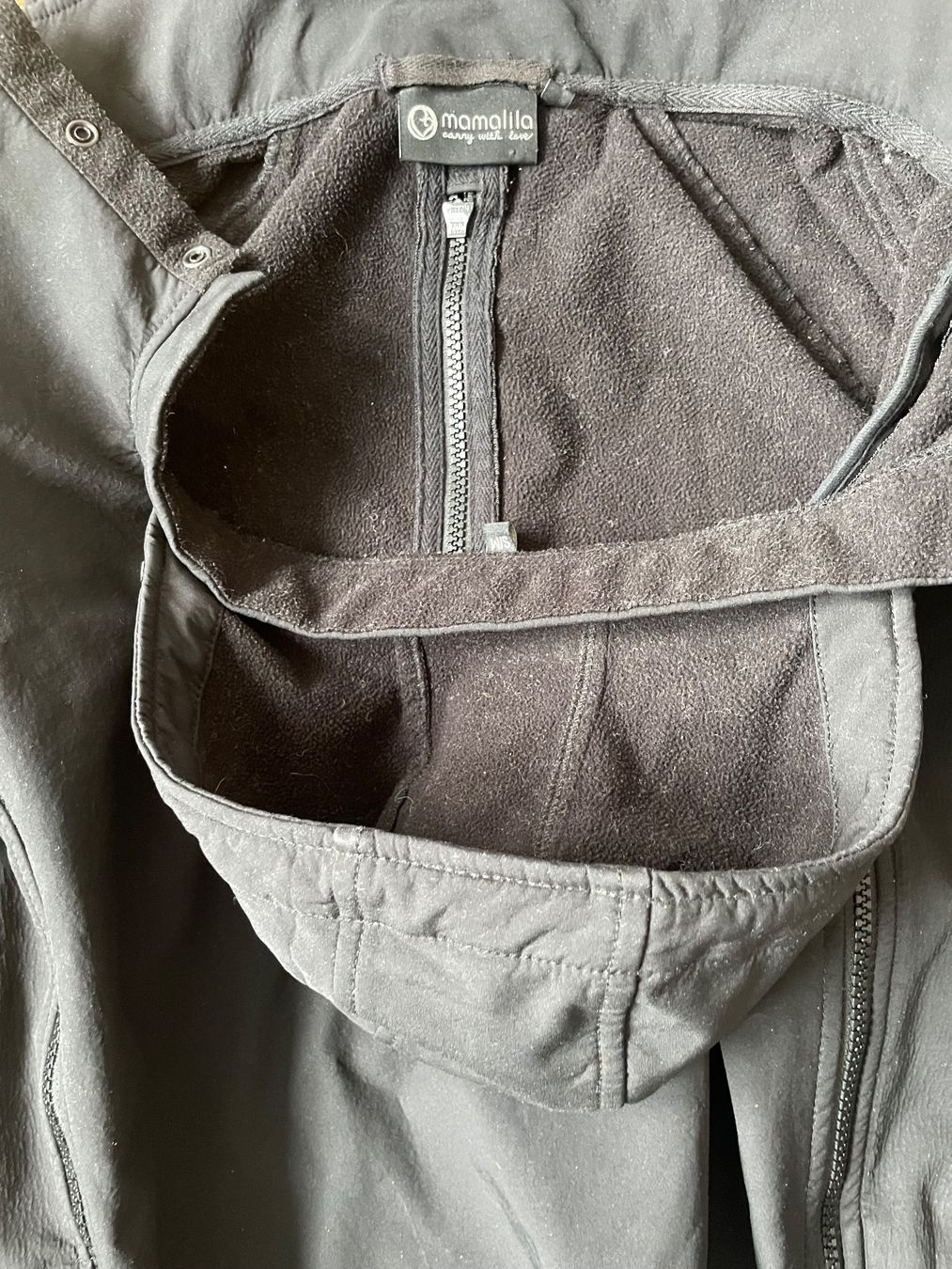 Mamalila Giacche: Tragejacke Mamalila Softshell schwarz Grösse S – Usato da Buchs SG venduto da VintageHomeCH 3