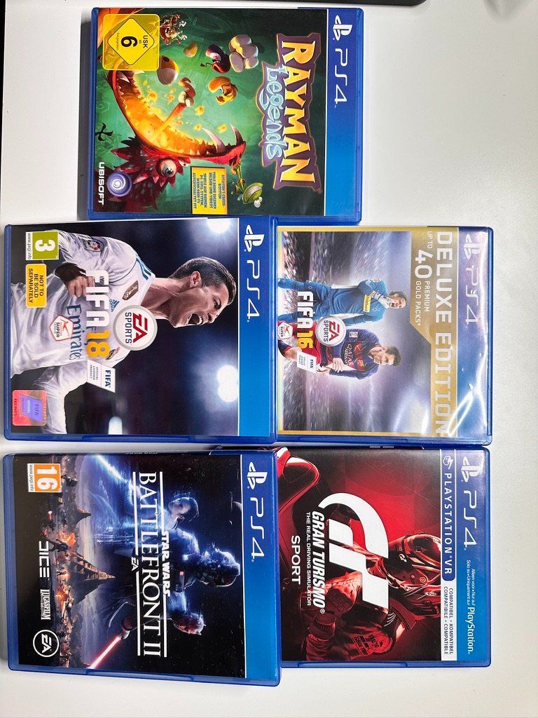 Sony Console: Playstation 4 div. Spiele, 2 Controller und Add-Ons – Usato da Rüti ZH venduto da Billy015 1