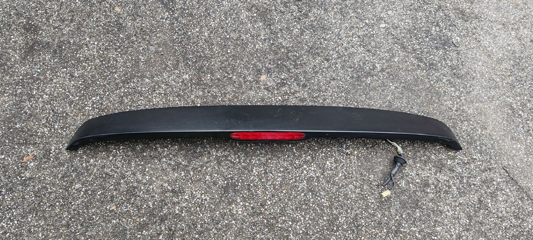 Chrysler Alle Autoersatzteile: Becquet de hayon Chrysler 300c touring – Gebraucht aus Biel/Bienne von Mollarddesign