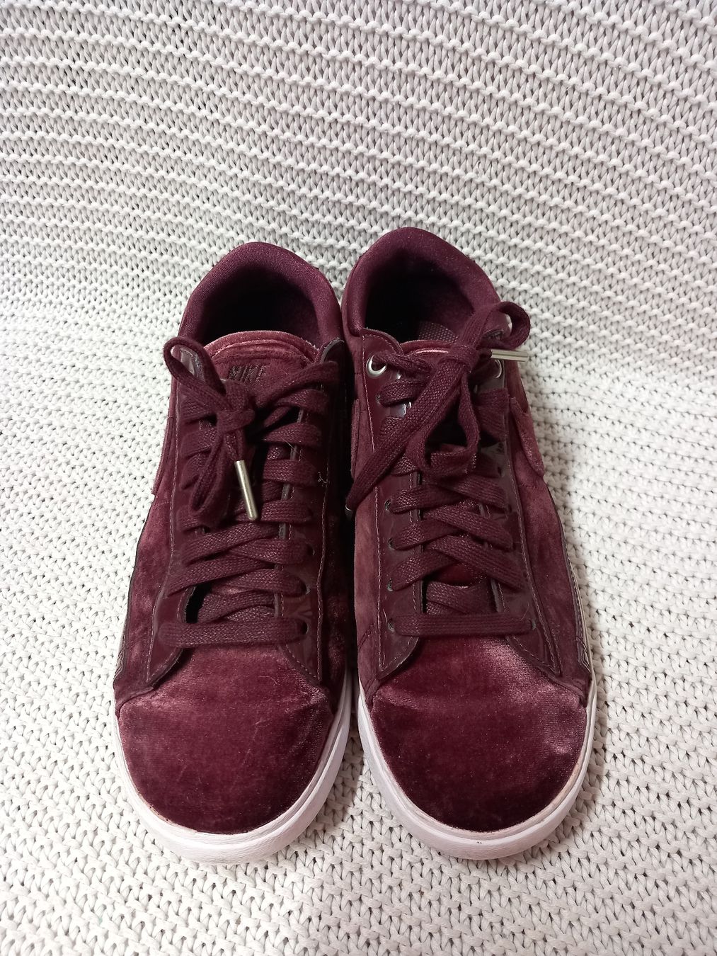 Nike Scarpe da donna: NIKE Samt Sneaker Gr.40 Bordeaux – Usato da Merligen venduto da muss_haben 1