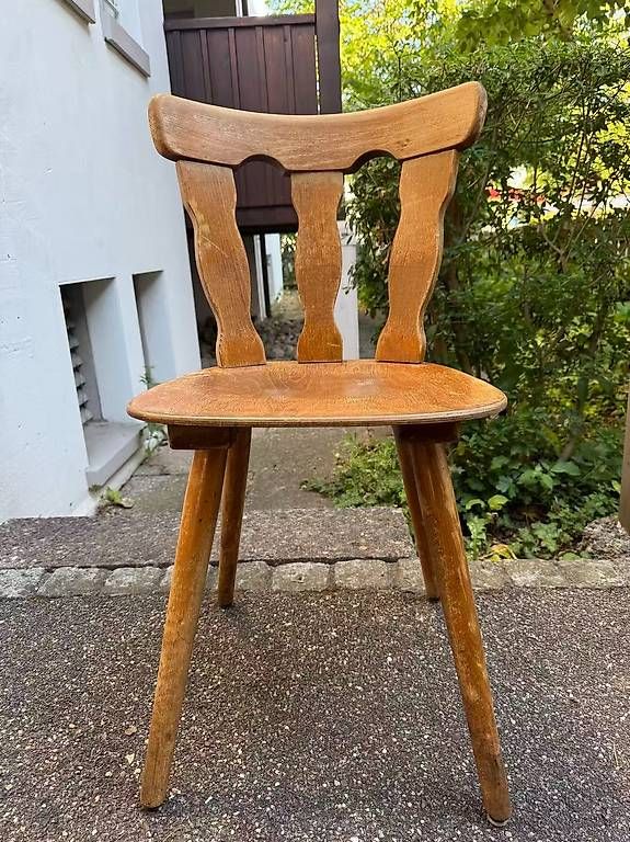 &Tradition Chaises: Beizenstuhl massive Bauernstuhl Stabelle – D'occasion à Aarburg par Qin3ze
