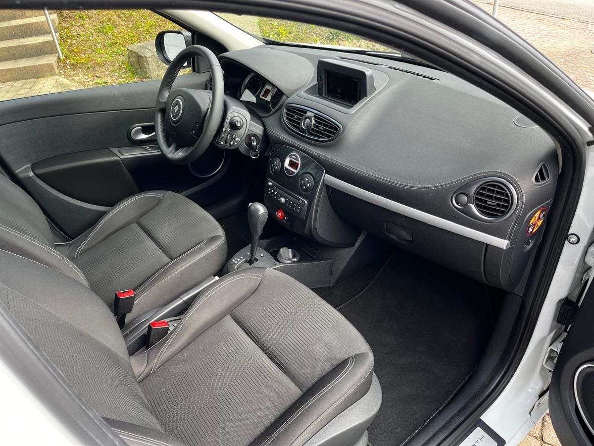 Renault Autos: Renault Clio 1.2  Weiss – Gebraucht aus Warth von sandy445 6