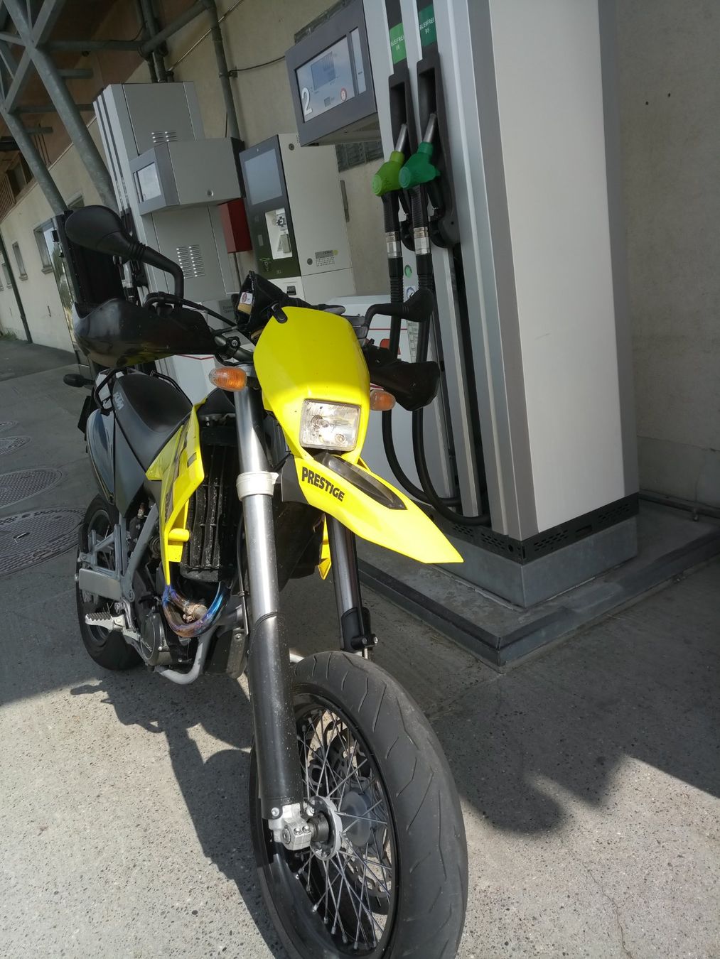 KTM Route: KTM 640 LC4 E Prestige Supermoto GELB – D'occasion à Felben-Wellhausen par yellow-640 7