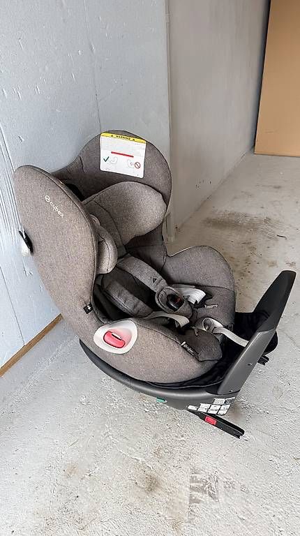 Cybex Seggiolini per auto: Kindersitz CYBEX Sirona Plus inkl. Base (Isofix) – Usato da St. Margrethen SG venduto da Berry08 1