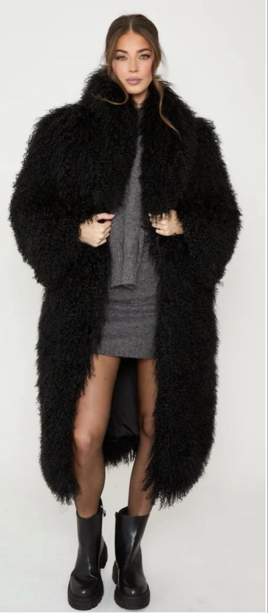Mäntel: Mongolian Lamb coat – Gebraucht aus Genolier von tan_rd6s