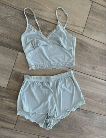 TOP UND SHORTS UNGETRAGEN GRÖSSE S
