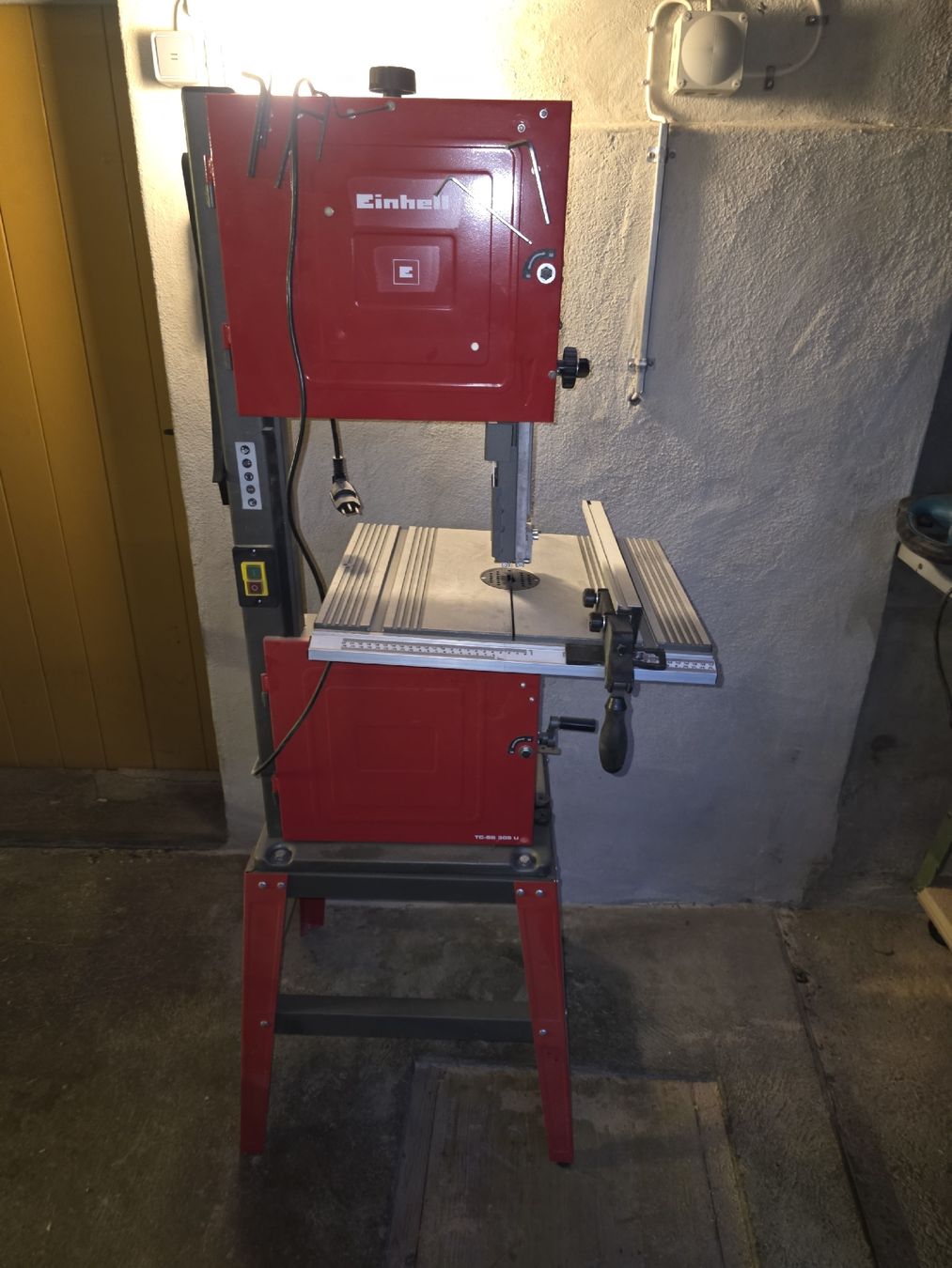 Einhell Seghe: Einhell Bansäge TC-SB 305 U, ab 1Fr. – Usato da Gurzelen venduto da EliasB. 1