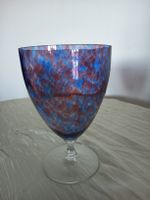 Glas Kelch blau rot gesprenkelt gebrauchter Zustand