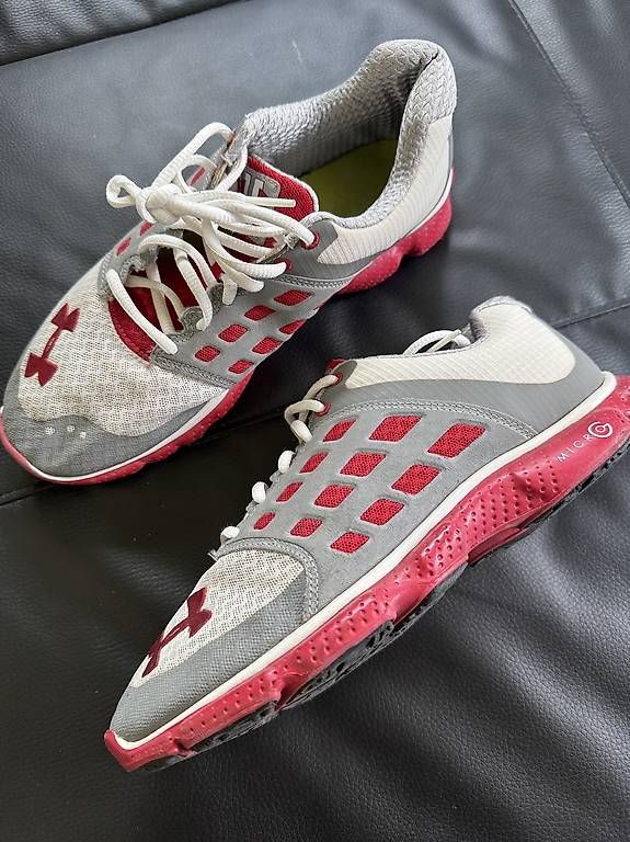 Chaussures hommes: Under Armor Micro G Defy – D'occasion à Therwil par niggidaetsch