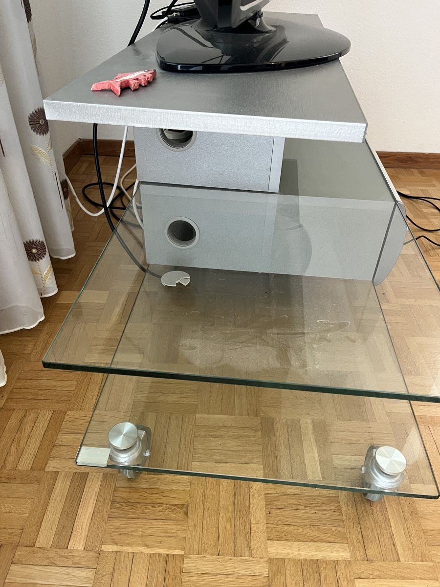 Mobili TV: Glas TV-Möbel mit Rollen – Usato da Oftringen venduto da hkch1907 1
