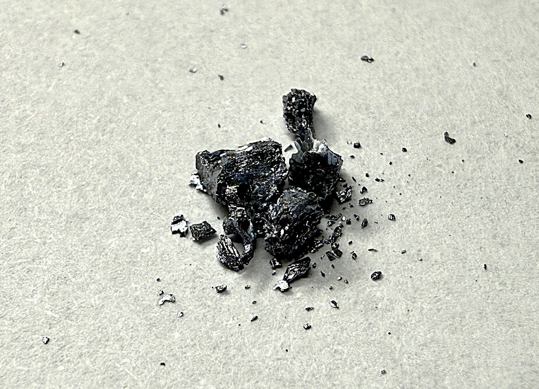 Metalli preziosi: Osmium, Bruchstücke; 0,5 g – Nuovo (secondo la descrizione) da Lützelflüh-Goldb venduto da Elementis