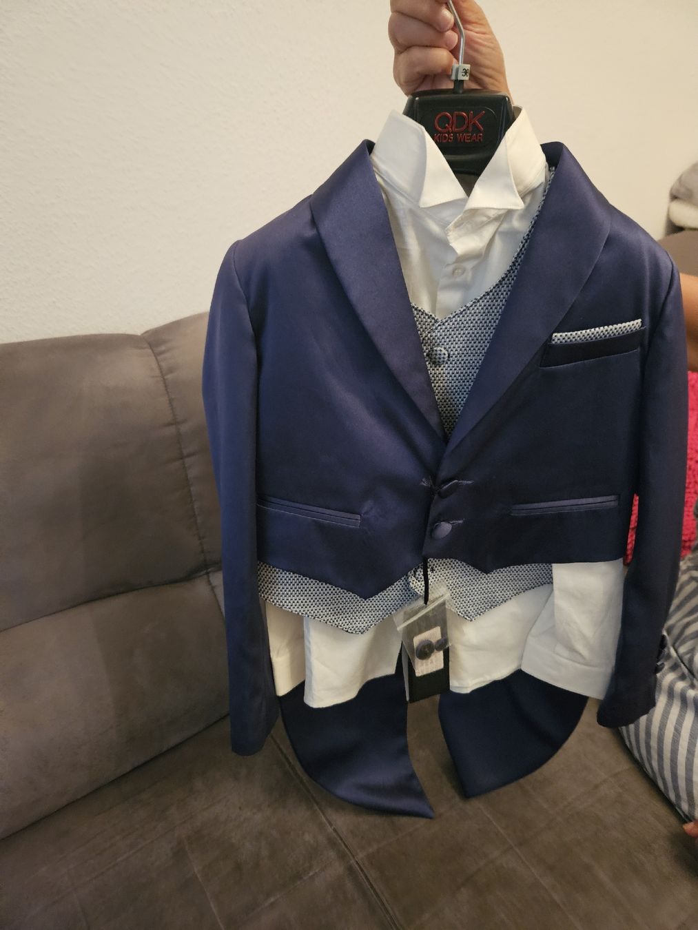 Anzüge: Jungen Anzug set dunkelblau  – Neu (gemäss Beschreibung) aus Basel von fragolina08