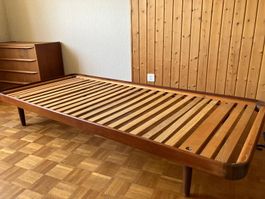 Bettgestell Holz 60er/70er Jahre mit Lattenrost L: 190 B: 86