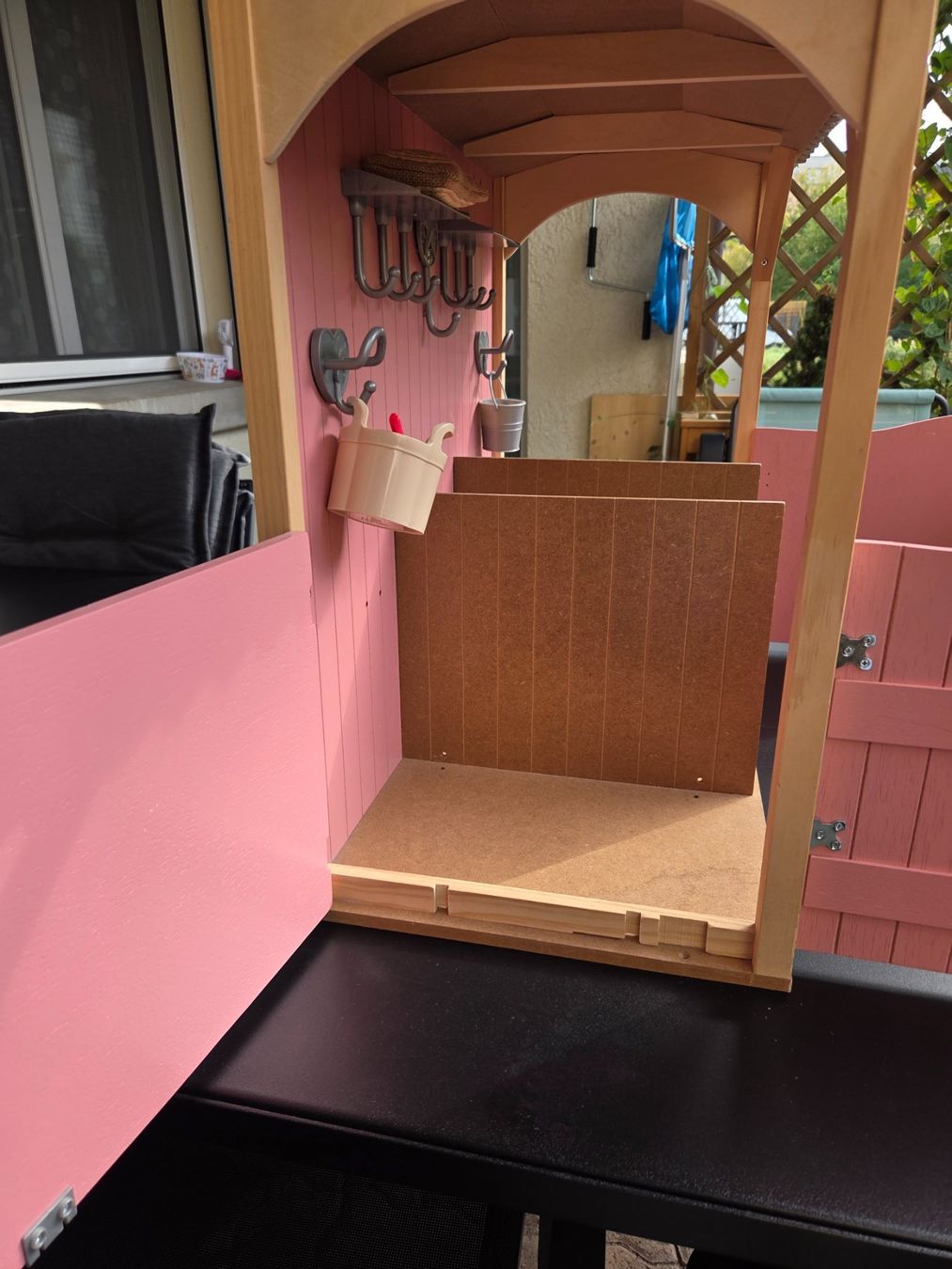 Our Generation Giocattoli: Our Generation Pferdestall Holz rosa – Usato da Winterthur venduto da trise80 7