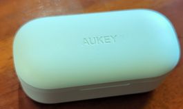 AUKEY Bluetooth Kopfhörer in türkis mit Ladestation