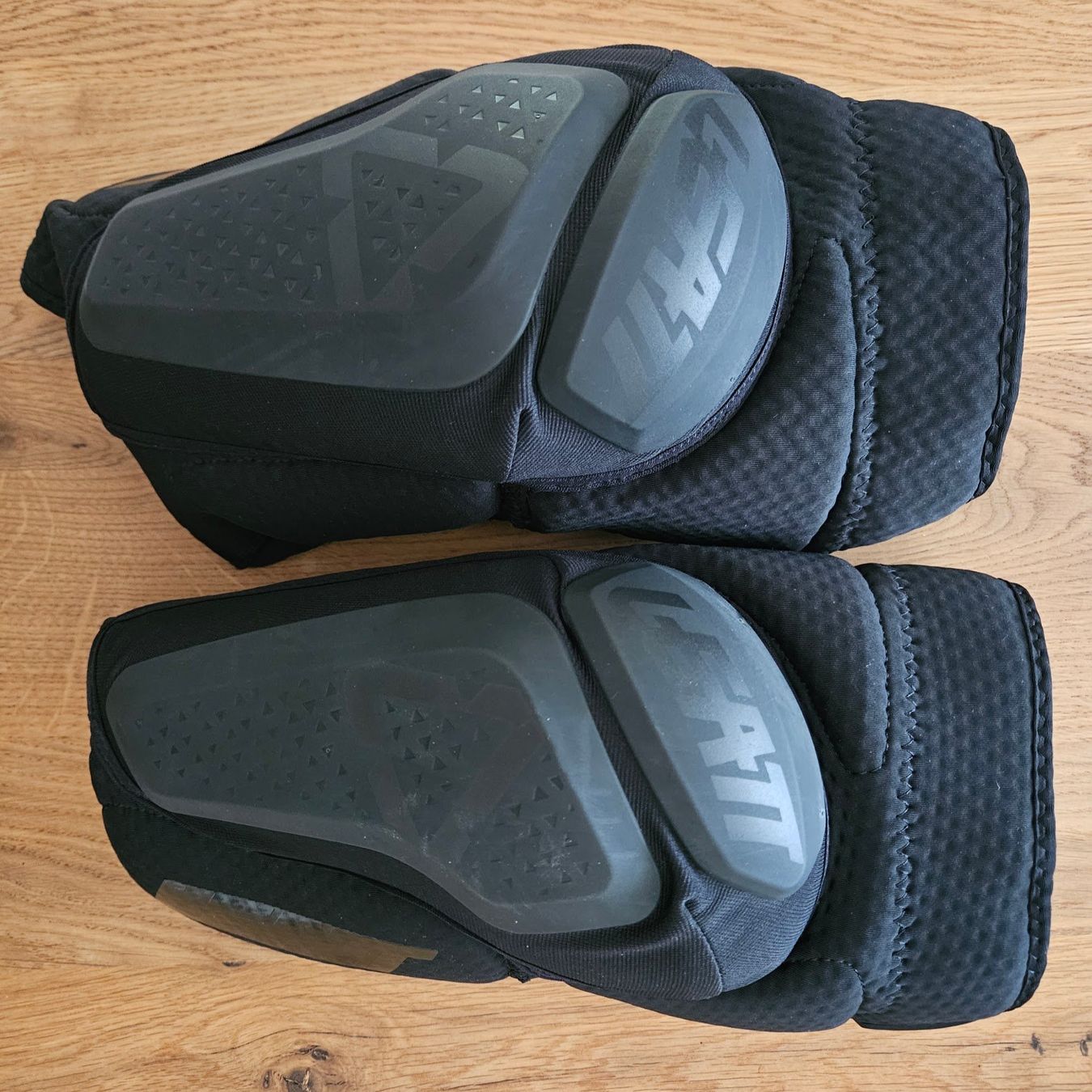 Leatt Protections: Leatt 3DF 6.0 Knee Guard Grösse L – Neuf (Voir description) à Winterthur par ajachs