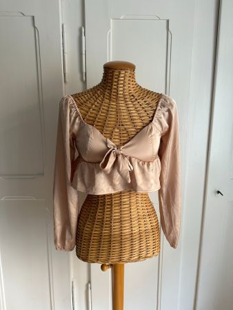RABBIT ROSE - Cropped Satin Bluse nude XS