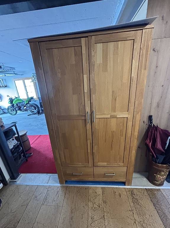 Armoires: Holzschrank  – D'occasion à Unteriberg par wg52