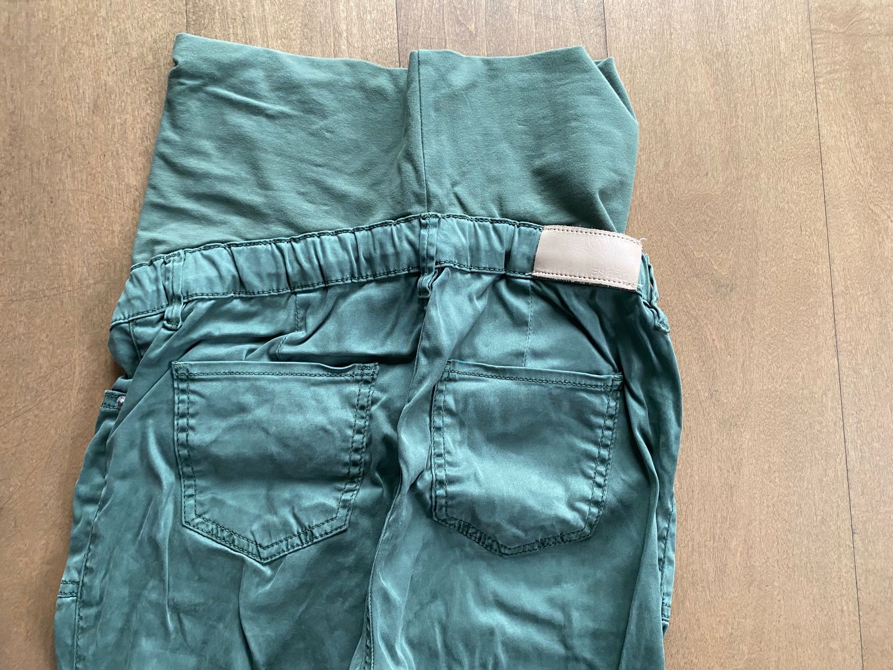 Esprit Pantaloni: ESPRIT - olivgrüne Umstands-Cargohose Gr. 34 – Usato da Meilen venduto da kleisi01 3