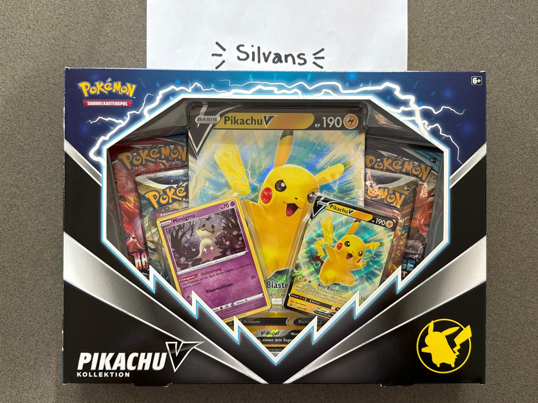 Pokémon Carte collezionabili: Pokemon Pikachu V Box Kollektion Deutsch – Nuovo e nell'imballaggio originale da Wil SG venduto da Silvans