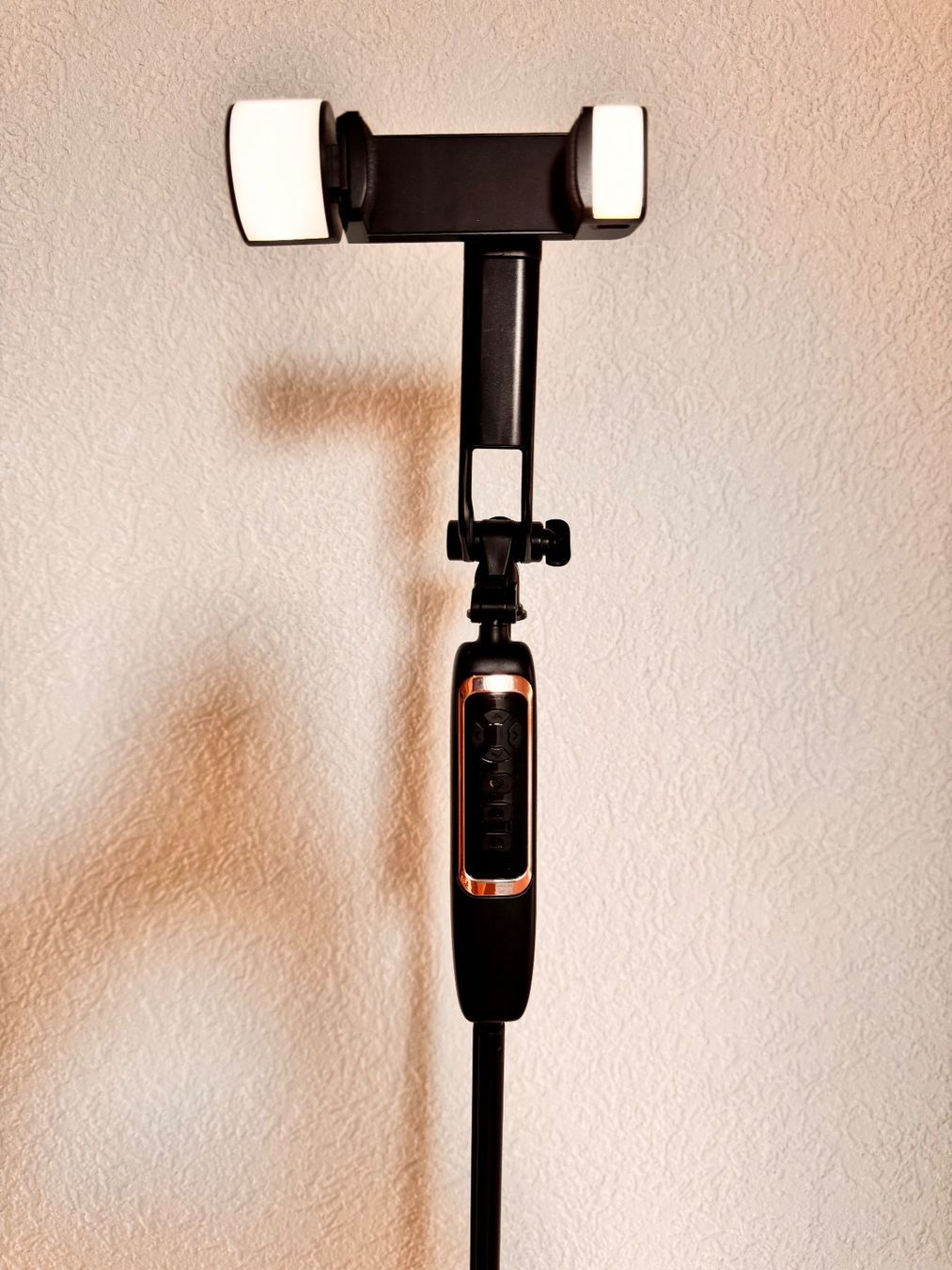 Treppiedi & Teste: Selfie Stativ ADYSS-A6 – Usato da Hermetschwil-Staffeln venduto da Mobile2013 1