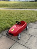 Rotes Ferrari-Tretauto, Vintage-Look, für kleine Rennfahrer