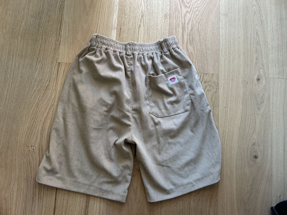 Hosen: Bermuda en velours, brun, taille élastique, – Gebraucht aus Lausanne von lavirgule 1