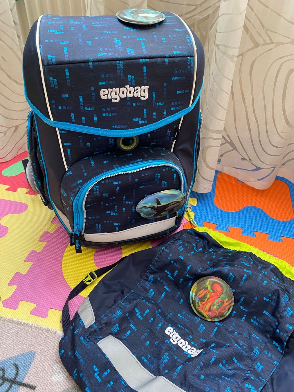 Ergobag Borse & Zaini: Schulranzen Ergobag Cubo light mit Turnbeutel – Usato da Basel venduto da WidmerV