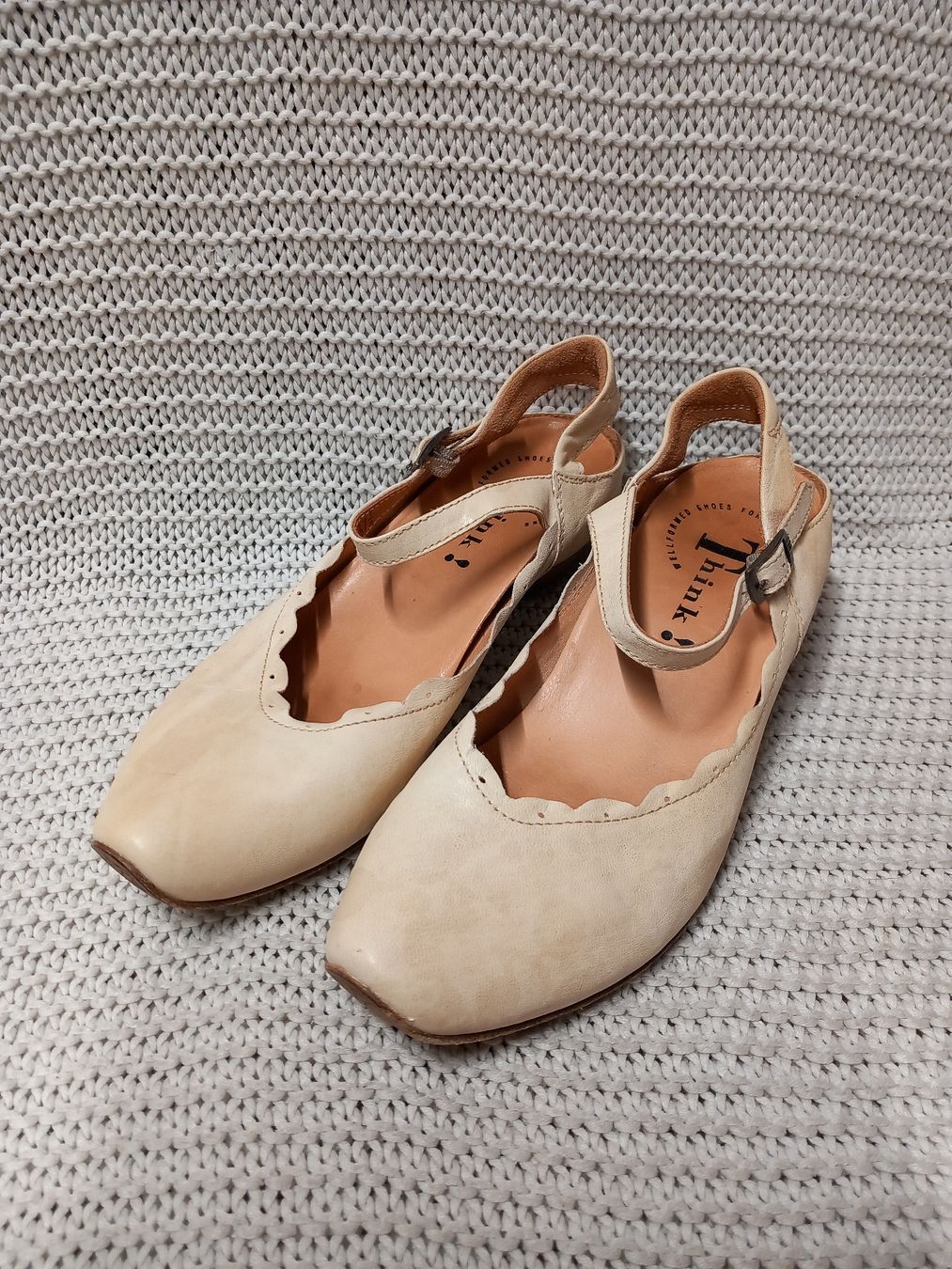 Think Scarpe da donna: Think! Sandalen Echtleder Gr. 37.5 helles creme – Usato da Gwatt (Thun) venduto da umwelt-brocki