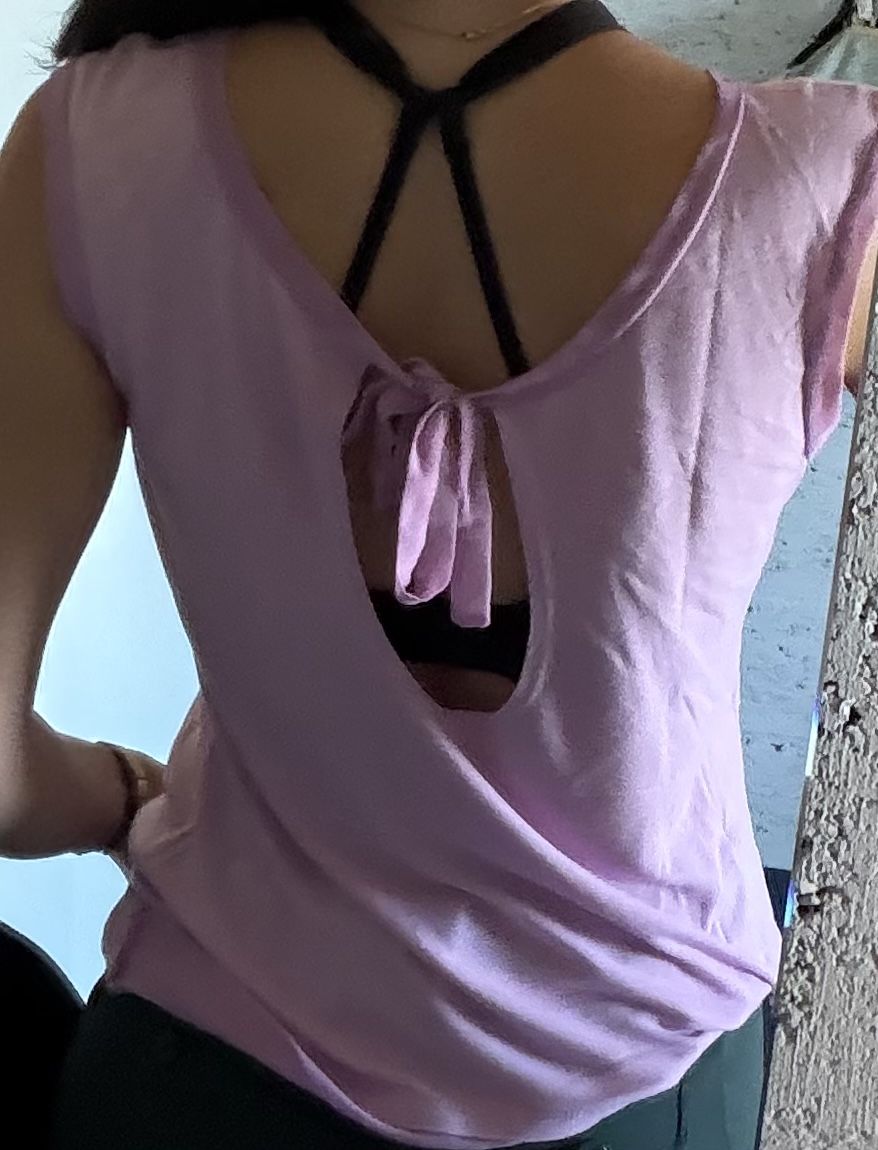 T-shirt: Débardeur rose dos ouvert – Usato da St-Saphorin-Morges venduto da mil_5rxl 1