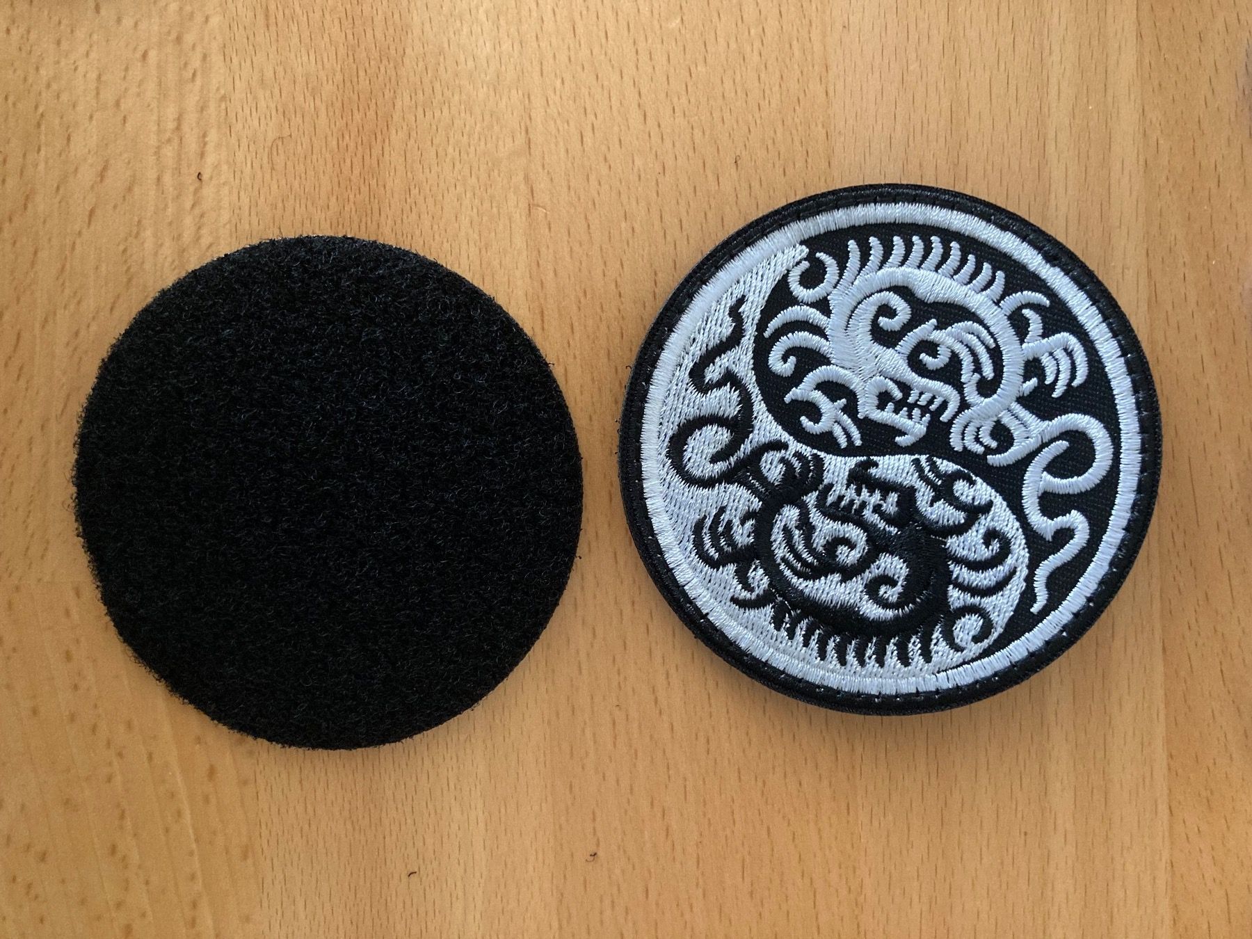 Toppe: Black Dragon Yin Yang  Patch mit  Klettverschluss Aufnäher – Nuovo (secondo la descrizione) da Horn venduto da abutre72 1