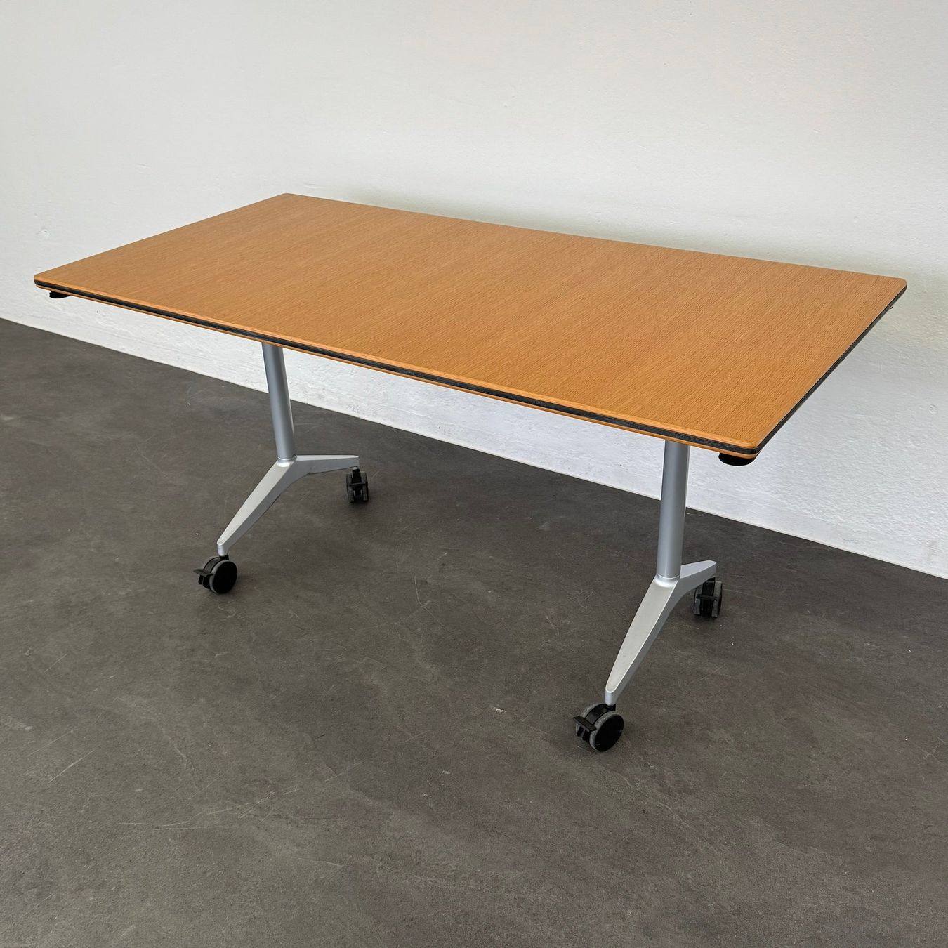 Wilkhahn Tavoli: Wilkhahn Timetable Klapp-Konferenztisch – Usato da Schönenwerd venduto da mcofficeshop 4