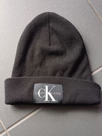 Schwarze Calvin Klein Mütze - ideal für den Winter!